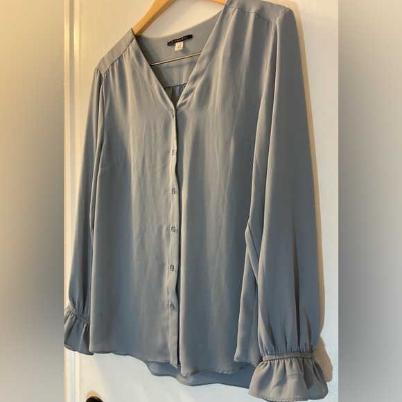 NWOT Beautiful Powder Slate Blue Blouse - Picture 4 of 15